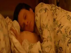 彼女は若くて素朴なようですが、彼女は父親 ...