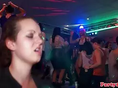 ロシアのポルノ:小さな胸を持つロシアの女 ...