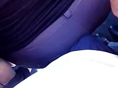 茶色の髪、美しいパンティー、ハイヒール。 ...