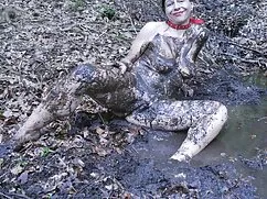 ロシアの美しさの自然な胸の小さなhakh ...
