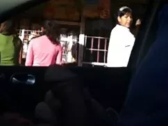 女性のお尻を吸う av 女性 安全